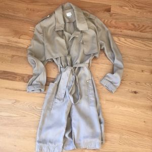 Lightweight trench coat